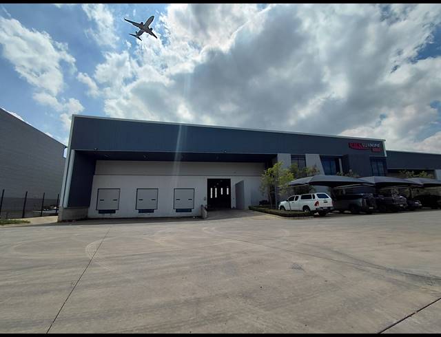 4,315M² WAREHOUSE TO LET IN POMONA